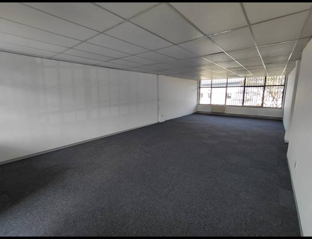 68M² OFFICE TO LET IN VORNA VALLEY